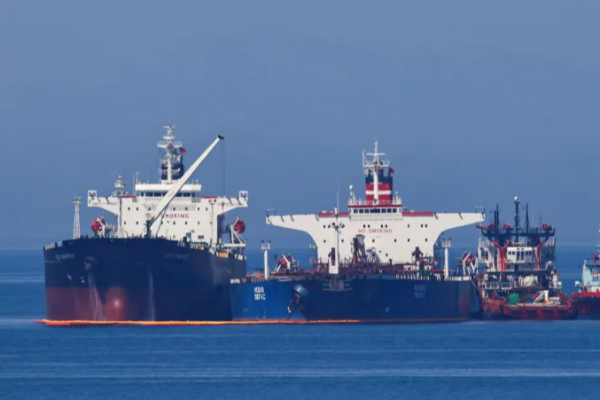 ஈரானுக்கு எதிர்பாராத தடையை விதித்த ட்ரம்ப்.. மத்திய கிழக்கில் அதிகரிக்கும் பதற்ற நிலை! | Us Sanctions 29 Tankers Iranian Oil Middle East ஈரானுக்கு எதிர்பாராத தடையை விதித்த ட்ரம்ப்.. மத்திய கிழக்கில் அதிகரிக்கும் பதற்ற நிலை! | Us Sanctions 29 Tankers Iranian Oil Middle East