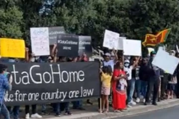 ලංකාවේ තහනම අපිට අදාළ නෑ - ලෝකෙම ලංකාව ගැන ඇහැගහගෙන..පණිවුඩ පිට පණිවුඩත් නිකුත් කරයි..(PHOTOS)