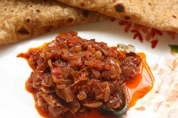 காய்கறிகள் இல்லாமலே சப்பாத்திக்கு பூரிக்கு ஏற்ற வெங்காய தொக்கு செய்வது எப்படி?