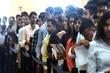 அமெரிக்க புதிய சட்ட மசோதா - 3 லட்சம் இந்திய மாணவர்கள் வெளியேற்றம்?