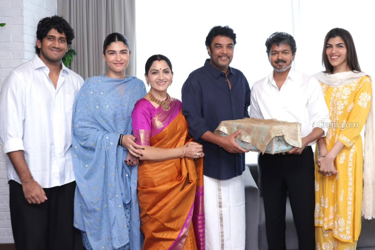 விஜய் வீட்டில் நடிகை குஷ்புவின் குடும்பம்.. மகள் திருமணத்திற்கு நேரில் சென்று அழைப்பு | Khushbu Invites Cm Vijay For Daughter Wedding
