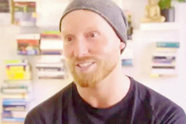 6 மணிநேரம் மட்டுமே நினைவாற்றல் இருக்கும்! நிஜத்தில் ஒரு கஜினியாக வாழும் நபரின் சோக சம்பவம்; | Man Loses Memory Every 6 Hours After Car Crash