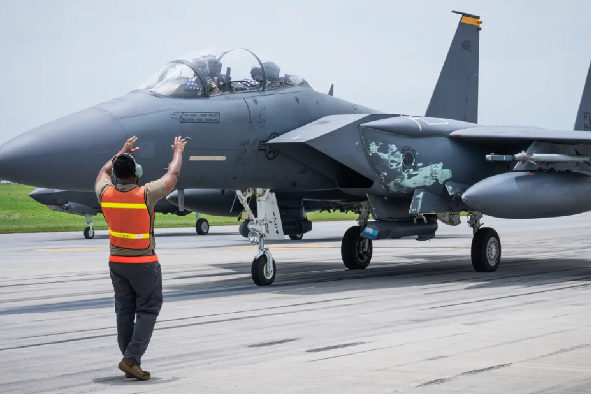 ஈரானில் இரவோடு இரவாக தரையிறக்கப்பட்ட Beast ஹெலிகொப்டர்கள்.. அமெரிக்காவின் மின்னல் வேக நடவடிக்கை! | Us Rescues Pilot From Iran Daring Mission ஈரானில் இரவோடு இரவாக தரையிறக்கப்பட்ட Beast ஹெலிகொப்டர்கள்.. அமெரிக்காவின் மின்னல் வேக நடவடிக்கை! | Us Rescues Pilot From Iran Daring Mission