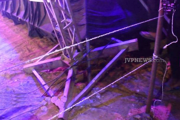 புத்தளத்தில் இசைக்கச்சேரியின் போது ஏற்பட்ட அசம்பாவிதம்: பீதியடைந்த மக்கள்! | Collapsed Stage During A Concert In Putthalam