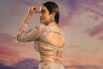 ரம்யா பாண்டியன் உச்சகட்ட கிளாமர்