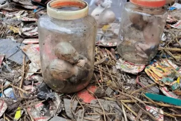 கண்ணாடி பாட்டில்களில் 7 சிசுக்களின் சடலங்கள் - பெரும் அவமானம்!