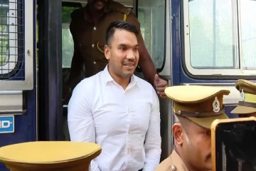 கைவிலங்குடன் நாமல் ராஜபக்‌ஷ நீதிமன்றில் ஆஜர்