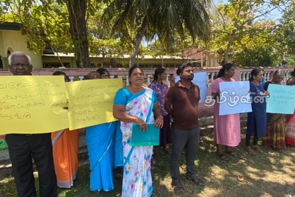 மட்டக்களப்பில் மும்மத தலைவர்கள் சிறைப்பிடிக்கப்பட்டமையை எதிர்த்து போராட்டம் (Video) | Protest Against Imprisonment Religious Leaders