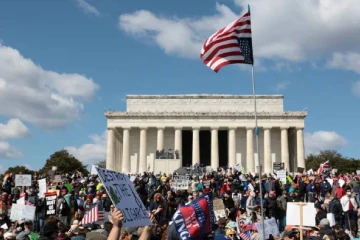 ට්‍රම්ප්ට එරෙහිව අමෙරිකානුවෝ වීදිබසී - ‘No kings’ දැවැන්ත විරෝධතා