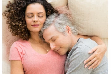 கட்டிப்புடி வைத்தியம்.. இப்போ இது பிஸ்னஸ், ஒரு மணிநேரத்திற்கு ரூ.12500 - அசத்தும் பெண்!