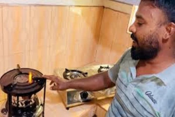 வவுனியாவில் எரிவாயு இல்லை: மண்ணெண்ணெய் அடுப்புக்கு மாறியவர்களுக்கு ஏற்பட்டுள்ள சிரமம்