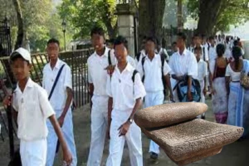 மாணவர்களை இலக்கு வைத்து பெண்ணின் நூதனமான வியாபாரம் அம்பலம்