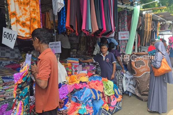 மன்னாரில் சூடு பிடித்துள்ள பண்டிகைக்கால வியாபாரம் | Christmas Shopping Celebration In Manner