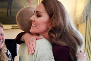 பதின்ம வயது கலைஞருக்கு அஞ்சலி செலுத்திய இளவரசர், இளவரசி