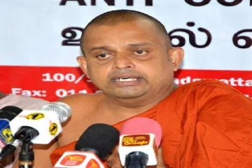 பசில் ராஜபக்ச அரசியல் சூதாட்டத்தை நிறுத்த வேண்டும்: இலங்கையில் இரத்தக் களரி ஏற்படும் - உலப்பனே சுமங்கள தேரர் எச்சரிக்கை