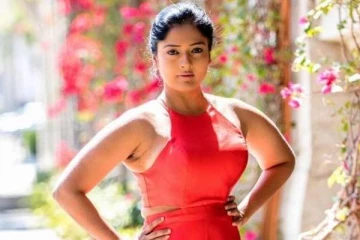 திடீரென மொட்டை அடித்துக்கொண்ட நடிகை காயத்ரி ரகுராம்- வைரலாகும் வீடியோ