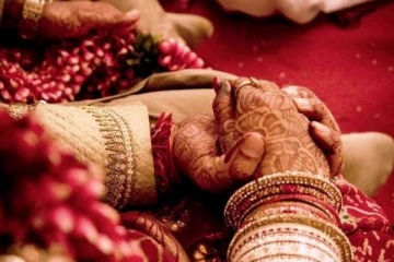 மொட்டை அடித்த கல்யாண பெண்; முதலிரவில் தாய் - அதிரவைக்கும் வழக்கம்!