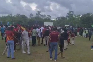 ක්‍රිකට් ගැටුමේදී තුවාල ලැබූ සිසුවා යළිත් රෝහල්ගත කෙරේ..