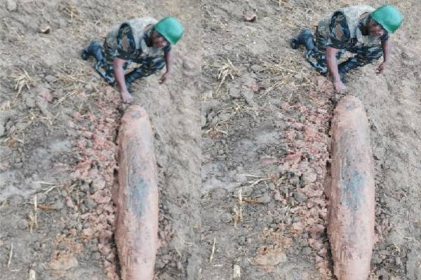 தமிழர் பகுதியில் தனியார் காணியில் வெடிக்காத நிலையில் செல் வெடிகுண்டு மீட்பு | Unexploded Cell Bomb Recovered On Private Land