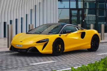 மணிக்கு 330கிமீ வேகம்., McLaren சூப்பர் காரை ரோந்து படையில் சேர்த்த துபாய் பொலிஸ்