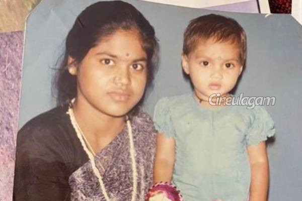 சிறுவயதில் செம கியூட்டாக இருக்கும் இந்த சீரியல் நடிகை யார் தெரிகிறதா?- அட இந்த டாப சீரியல் நாயகிதானா? | Top Serial Actress Childhood Photo