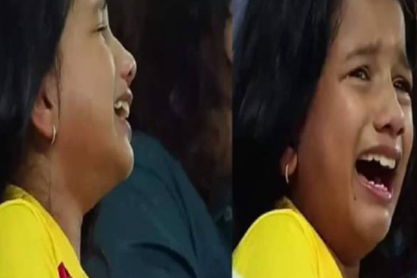 தோனியின் அதிரடி ஆட்டத்தைக் கண்டு கண்ணீர்விட்ட குட்டி ரசிகை ...வைரலாகும் புகைப்படம் | Little Fan Tears After Watching Dhoni Action Match தோனியின் அதிரடி ஆட்டத்தைக் கண்டு கண்ணீர்விட்ட குட்டி ரசிகை ...வைரலாகும் புகைப்படம் | Little Fan Tears After Watching Dhoni Action Match