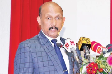 ஆளும் கட்சி கூட்டத்தில் பங்கேற்ற பாதுகாப்பு செயலாளர்