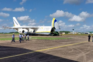 உலகின் மிகப் பெரிய சரக்கு விமானம் இலங்கையில்!