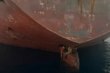 දින 11 තිස්සේ මහ මුහුදේ තිදෙනෙකු කළ දෙයක් මාට්ටු..