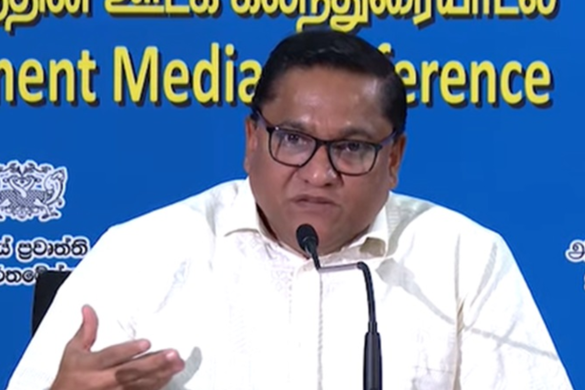 இலங்கைக்கு அருகில் நங்கூரமிட்டுள்ள ஈரானிய கப்பல்கள்.. அரசாங்கம் வெளியிட்டுள்ள உத்தியோகபூர்வ தகவல் | Iranian Ships Among 47 Vessels Near Sri Lanka இலங்கைக்கு அருகில் நங்கூரமிட்டுள்ள ஈரானிய கப்பல்கள்.. அரசாங்கம் வெளியிட்டுள்ள உத்தியோகபூர்வ தகவல் | Iranian Ships Among 47 Vessels Near Sri Lanka