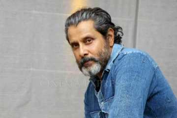 20 வருட பகையை மறந்து படுத்த படுக்கையாக இருப்பவருக்கு உதவிய விக்ரம்