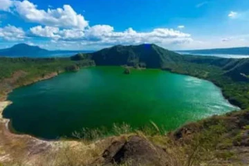 இந்த மர்ம ஏரிக்குள் போனால் யாரும் உயிருடன் திரும்ப முடியாது?