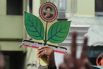 கர்நாடக தேர்தலில் இருந்து விலகியது அதிமுக : காரணம் என்ன ?