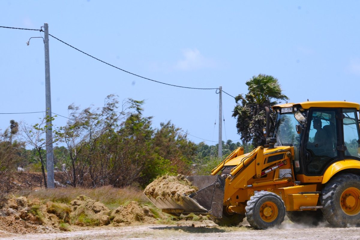 யாழில் துரித கதியில் முன்னெடுக்கப்படும் தூர்வாரும் நடவடிக்கை | Rapid Desilting Operations Underway In Jaffna Pool