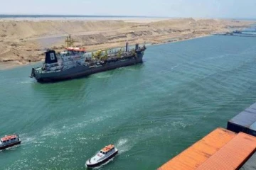 சூயஸ் கால்வாயில் மீண்டும் பரபரப்பு.. மீட்கும் பணி தீவிரம்