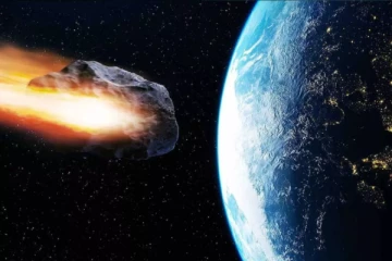 நள்ளிரவில் பூமி மீது மோதிய விண்கல் ; தீப்பிழம்பாக சிதறிய பிரம்மிப்பூட்டும் காட்சிகள்