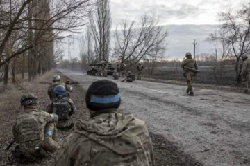 ரஸ்யா, துருப்புக்களை திரும்பப்பெறுவது சூழ்ச்சியாக இருக்கலாம் என்று உக்ரைன் சந்தேகம்!
