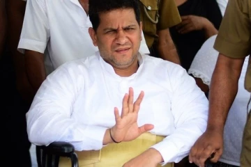 හිටපු පාර්ලිමේන්තු මන්ත්‍රී දුමින්ද සිල්වා ජයවර්ධනපුර රෝහලේ දී අත්අඩංගුවට..!