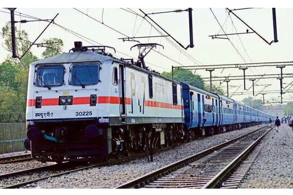 திருத்தப்பட்ட ரயில் கட்டணம் இன்று முதல் அமுல் | Revised Train Fare From Today Amul