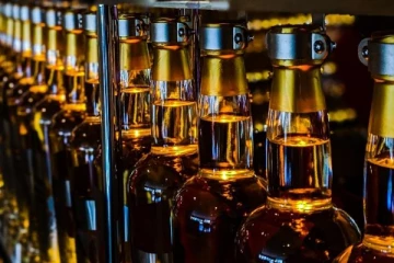 கொள்வனவு செய்ய ஆளின்றி தேங்கி கிடக்கும் எத்தனோல்