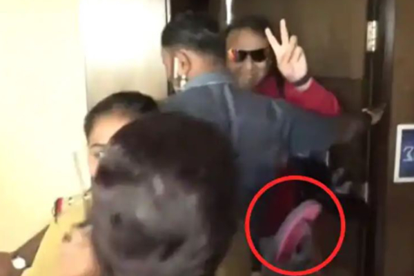 நடிகையுடன் தங்கியிருந்த நடிகரை செருப்பால் அடிக்க வந்த மனைவி.. சலசலப்பு சம்பவம்! - தமிழ்நாடு