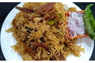 ஊரே மணக்கும் சுவையான கருவாட்டு பிரியாணி - செய்வது எப்படி?