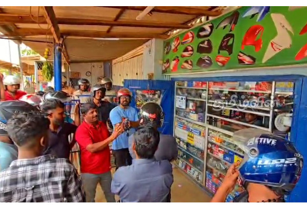 கிளிநொச்சியில் சில வர்த்தக நிறுவனங்களுக்கு எதிராக எடுக்கப்பட்டுள்ள நடவடிக்கை! | Vigilance Shop Opening On Sundays In Kilinochchi