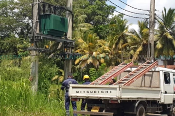 මහින්දගේ නිවසේ විදුලියත් විසන්ධි කරලා - නව රජයේ වැඩක්ද..?