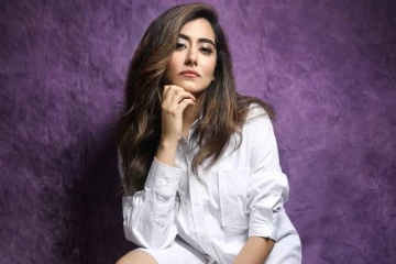 அப்படி நின்றுகொண்டு என்னை, பாலியல் துன்புறுத்தல் குறித்து பாடகி ஜோனிடா காந்தி