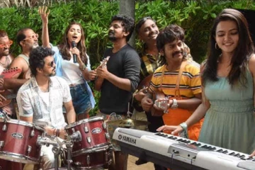 நீச்சல் உடையில் பீஸ்ட் பட நடிகை.. இணையத்தில் தீயாய் பரவு புகைப்படம்