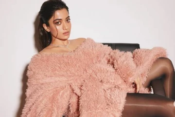 அட்டைபட விளம்பரம்!! நடிகை ராஷ்மிகா மந்தனாவின் லேட்டஸ்ட் கிளிக்ஸ்..