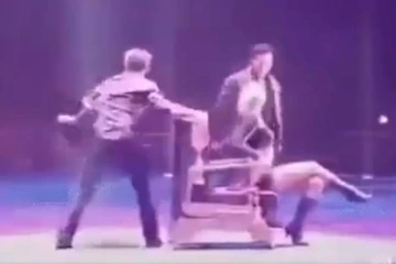 மேஜிக்கில் திடீரென முளைத்த பெண்! 30 மில்லியன் பேரை குழப்பத்தில் ஆழ்த்திய காட்சி