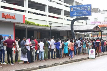 கடும் பொருளாதார நெருக்கடி- இலங்கையிலிருந்து வெளியேறும் இளைஞர்களின் எண்ணிக்கை அதிகரிப்பு