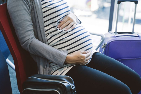 19 வயது கர்ப்பிணிப் பெண்ணிடம் 96 கசிப்பு போத்தல்கள் | 96 Bottles Of Illicit Liquor Found Pregnant Woman